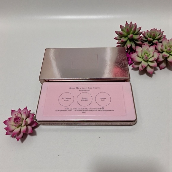 NIB! Girlactik Blush Me & Glow Face Palette! - Picture 2 of 4